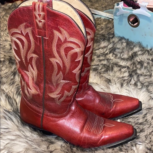 Shyanne Shoes - Shyanne Red Cowboy boots!